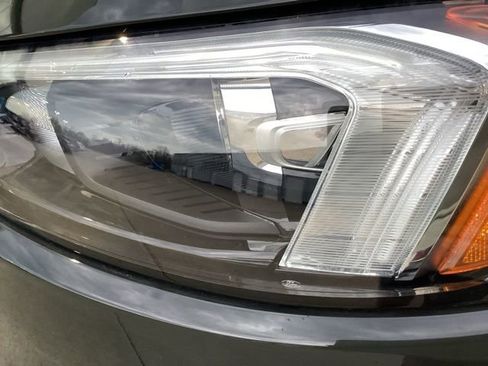 Used 2022 Ford Edge SEL w/ Convenience Package image 5