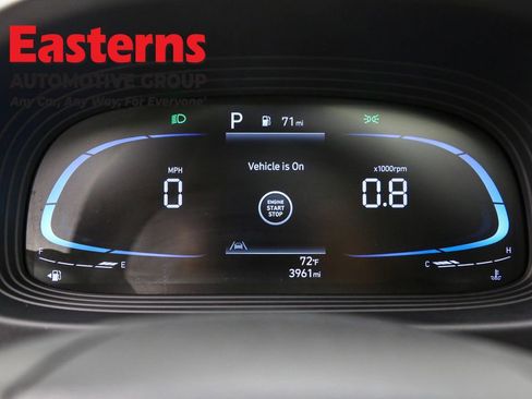 Used 2025 Hyundai Venue SEL image 18