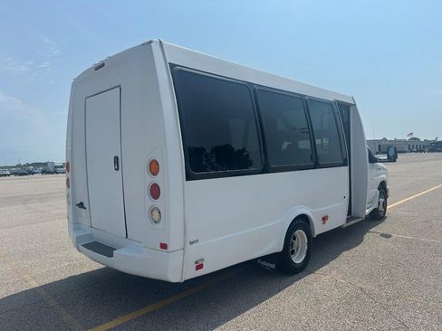 Used 2017 Ford E-450 and Econoline 450 Super Duty w/ Shuttle Bus Prep Package RWD image 31