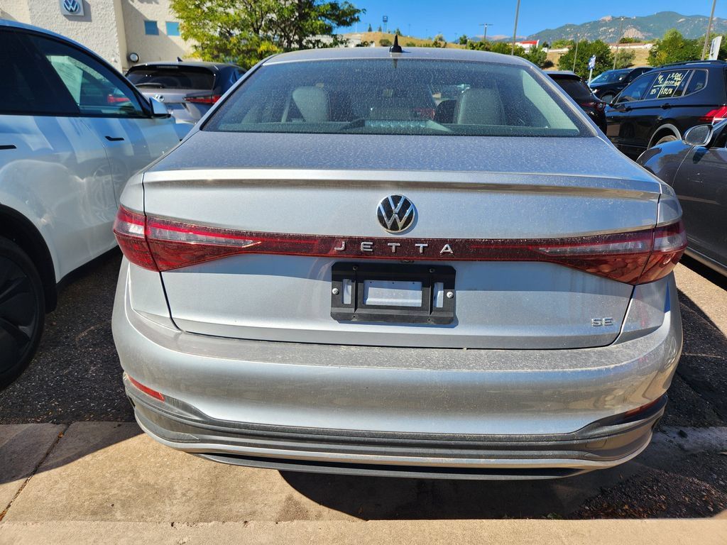 Used 2025 Volkswagen Jetta SE FWD image 8