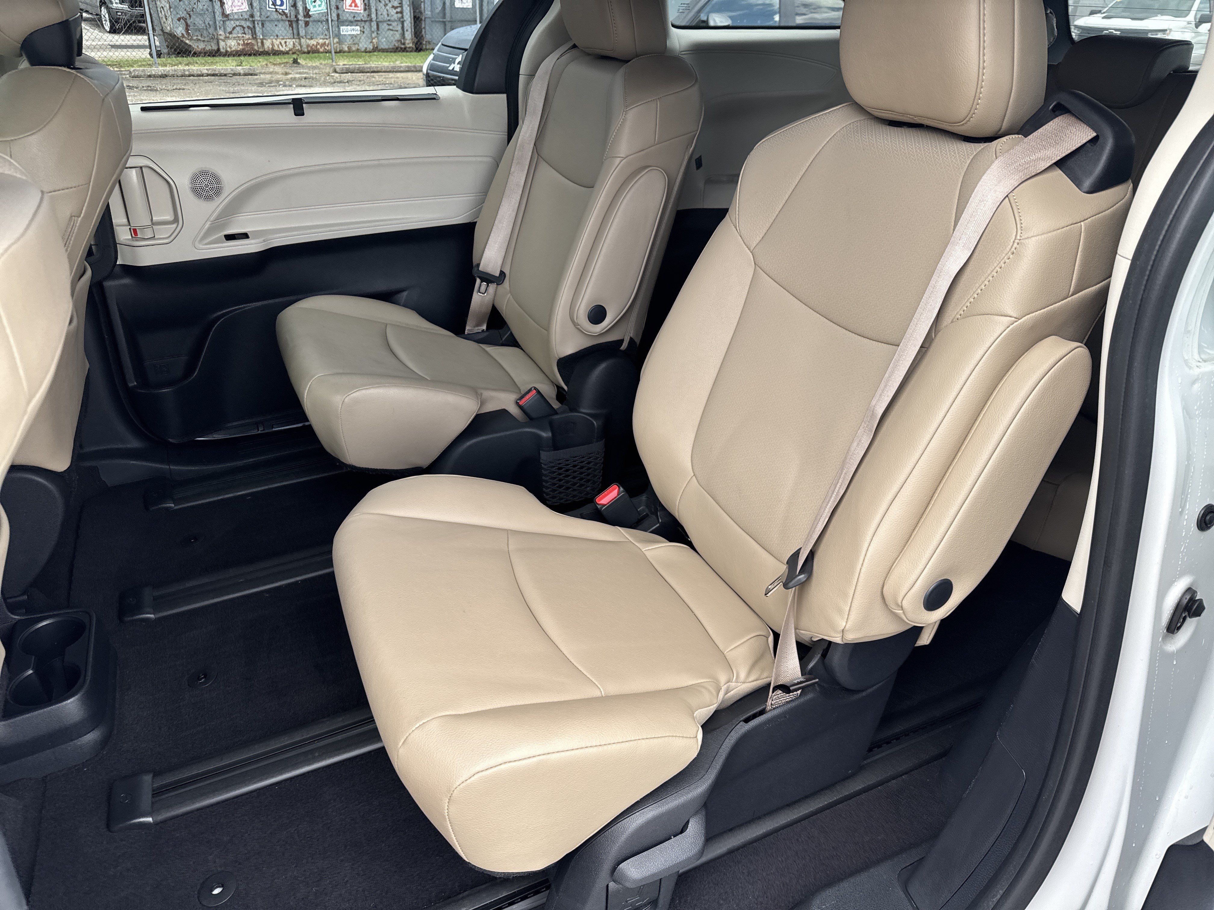 Used 2023 Toyota Sienna XLE AWD/4WD image 6