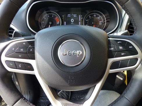 Used 2022 Jeep Cherokee Latitude w/ Sun & Sound Group image 18