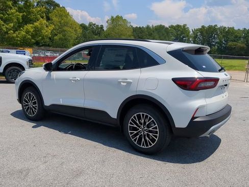 Used 2024 Ford Escape SE image 6