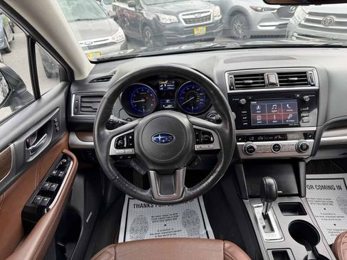 Used 2017 Subaru Outback 2.5i Touring AWD/4WD image 14