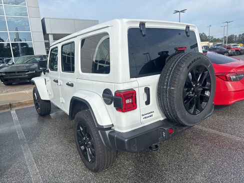 Used 2025 Jeep Wrangler Unlimited Sahara w/ Safety Group AWD/4WD image 9