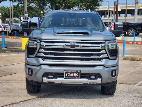Used 2024 Chevrolet Silverado 2500 High Country w/ High Country Premium Package AWD/4WD image 2