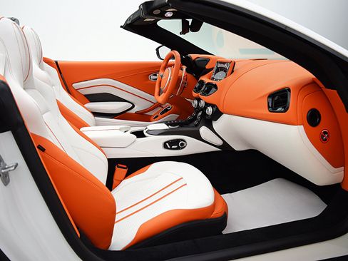 Used 2023 Aston Martin V8 Vantage Roadster RWD image 43