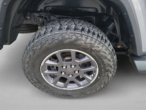 Used 2020 Jeep Gladiator Overland image 11