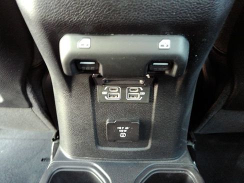 Used 2026 Jeep Wrangler Unlimited Rubicon AWD/4WD image 24