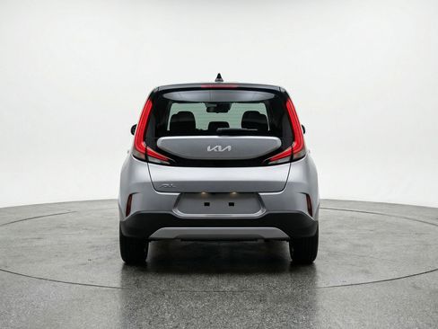 Used 2025 Kia Soul LX w/ LX Technology Package image 7