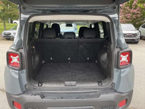 Used 2018 Jeep Renegade Altitude w/ UConnect 8.4 Nav Group AWD/4WD image 13