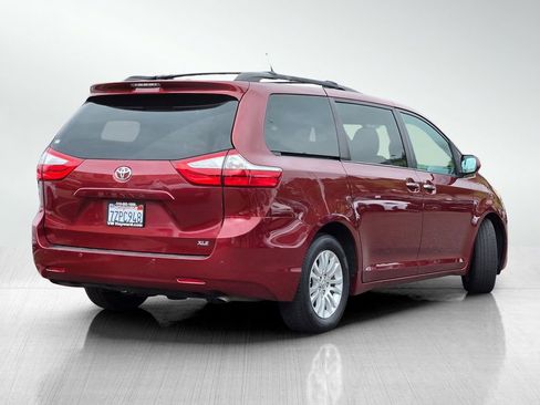 Used 2017 Toyota Sienna XLE w/ XLE Navigation Package image 4