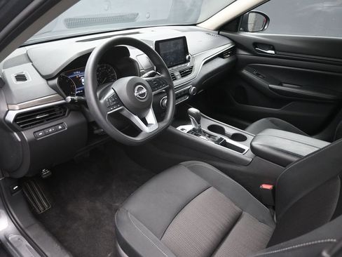 Used 2025 Nissan Altima 2.5 SV FWD image 19