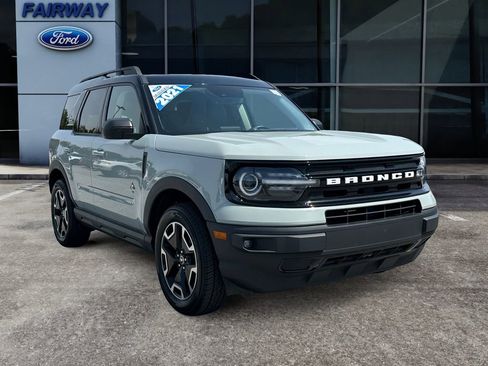 Used 2021 Ford Bronco Sport Outer Banks w/ Outer Banks Package (96D) image 2