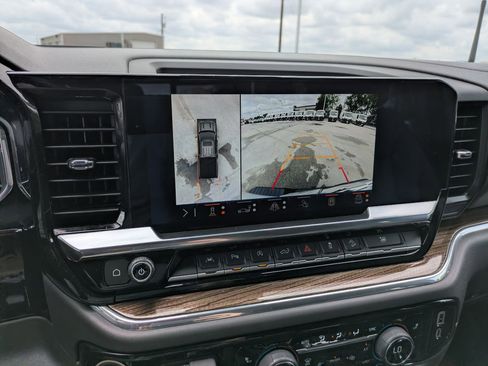 Used 2024 Chevrolet Silverado 1500 LT Trail Boss w/ LT Trail Boss Premium Package image 17