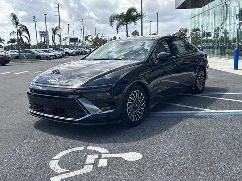 New 2026 Hyundai Sonata Limited FWD image 2
