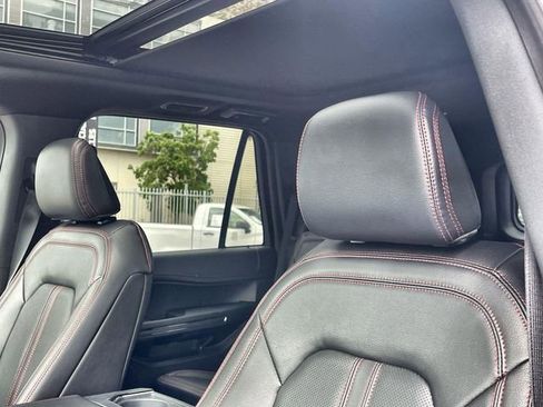 Used 2023 Ford Expedition Limited image 33