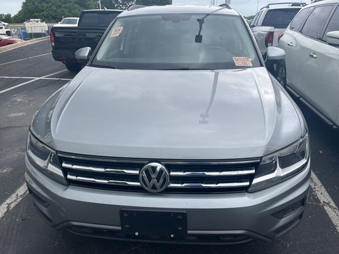 Used 2021 Volkswagen Tiguan SE image 2