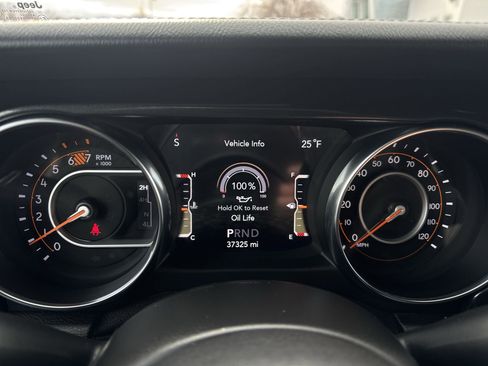 Used 2021 Jeep Wrangler Unlimited Sahara image 11