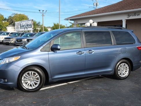 Used 2015 Toyota Sienna XLE Premium image 11