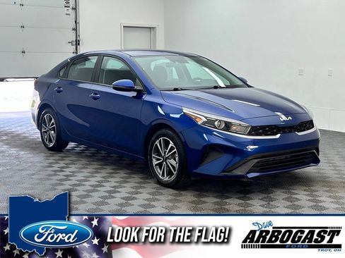 Used 2023 Kia Forte LXS w/ LXS Technology Package FWD image 1