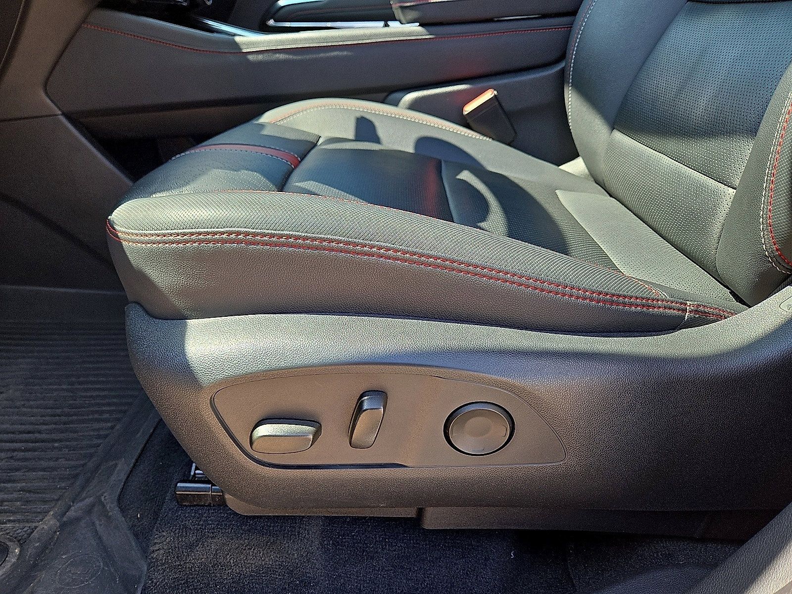 Used 2024 Chevrolet Traverse RS w/ LPO, Floor Liner Package FWD image 26