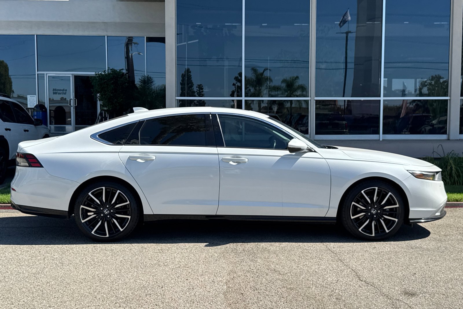 Used 2023 Honda Accord Touring image 4