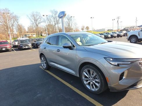 Used 2023 Buick Envision Avenir image 8