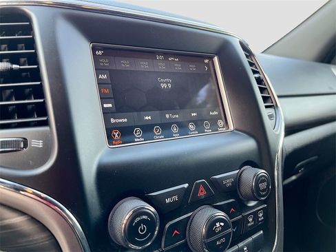 Used 2021 Jeep Grand Cherokee Laredo image 14