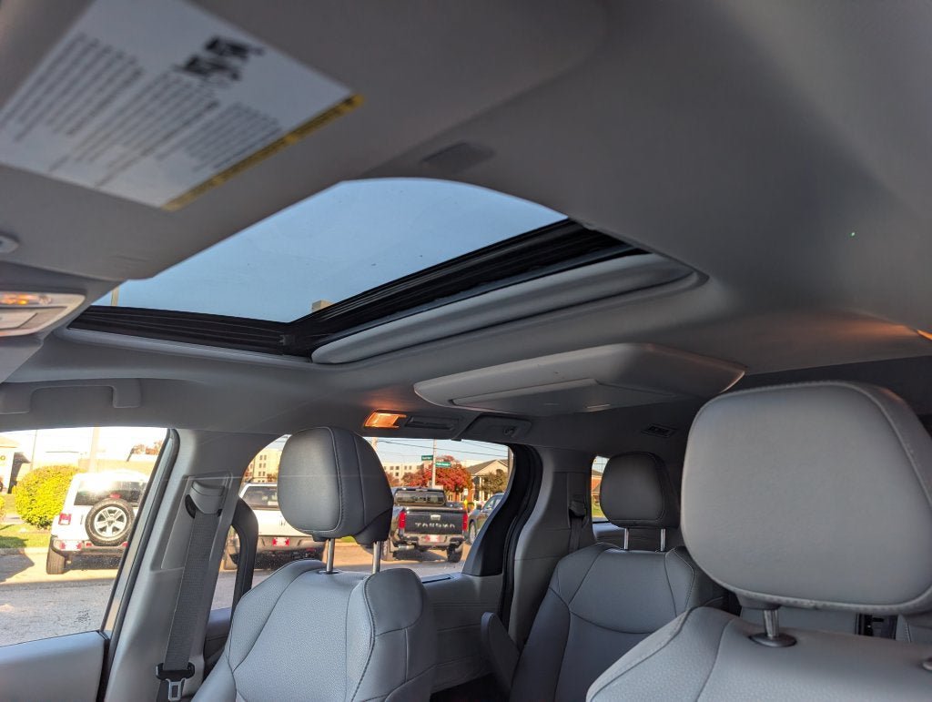 Certified 2022 Toyota Sienna XLE w/ XLE Plus Package FWD image 25