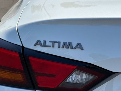 Used 2025 Nissan Altima 2.5 SV FWD image 24