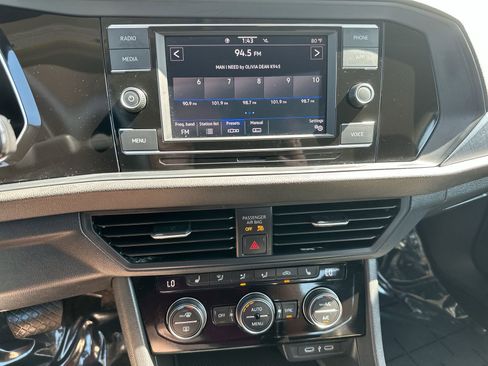 Used 2024 Volkswagen Jetta SE image 16