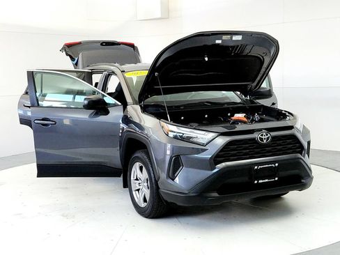 Certified 2025 Toyota RAV4 LE AWD/4WD image 9