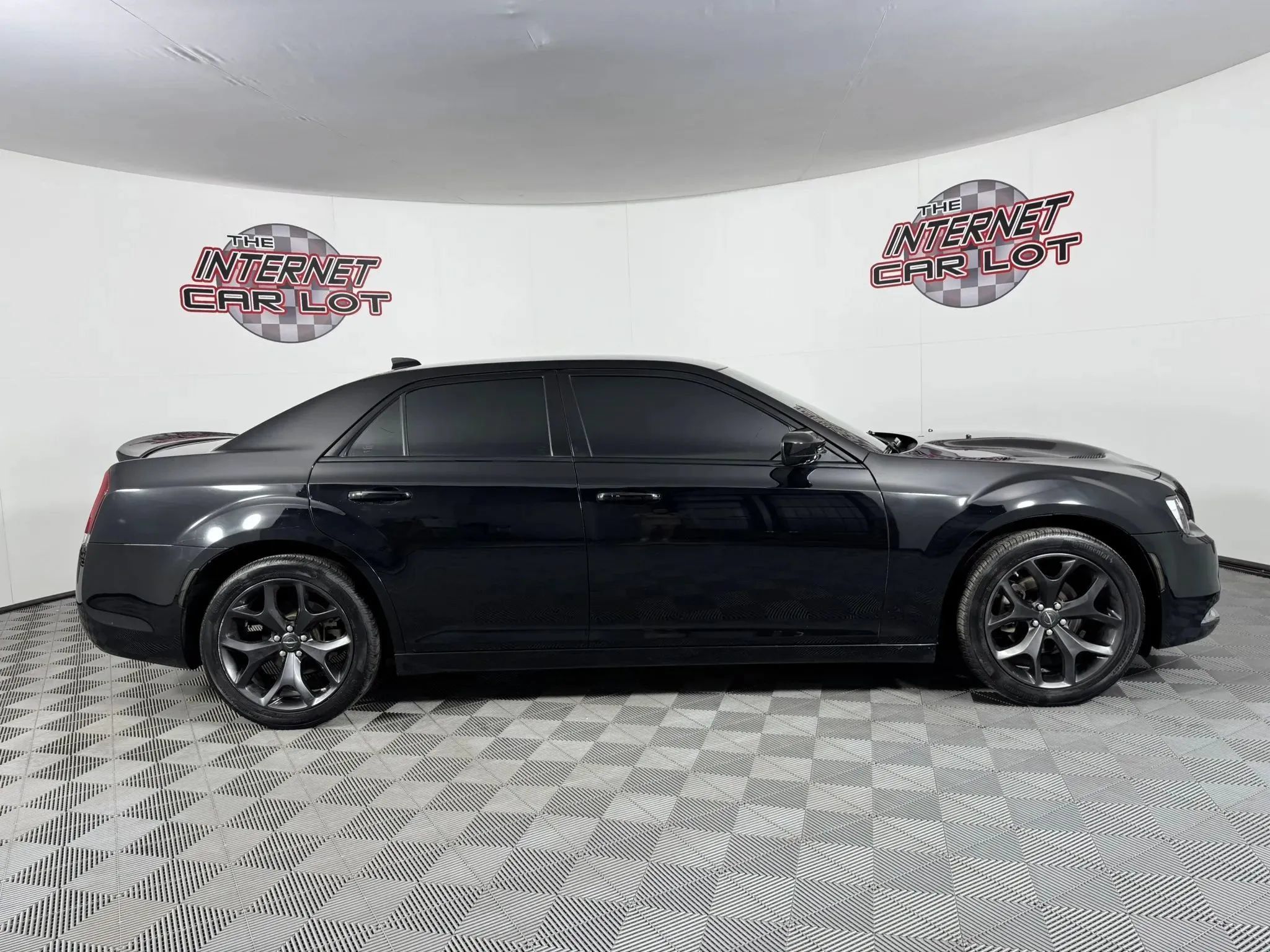 Used 2023 Chrysler 300 Touring w/ Sport Appearance Package RWD image 8