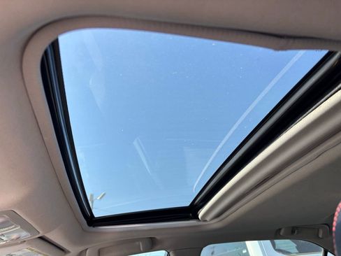 Used 2017 Toyota Camry SE w/ Moonroof Package image 4