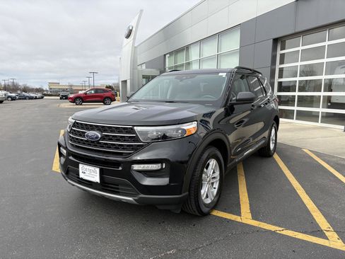 Used 2021 Ford Explorer XLT w/ Equipment Group 202A image 3