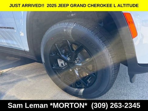New 2025 Jeep Grand Cherokee L Altitude image 4