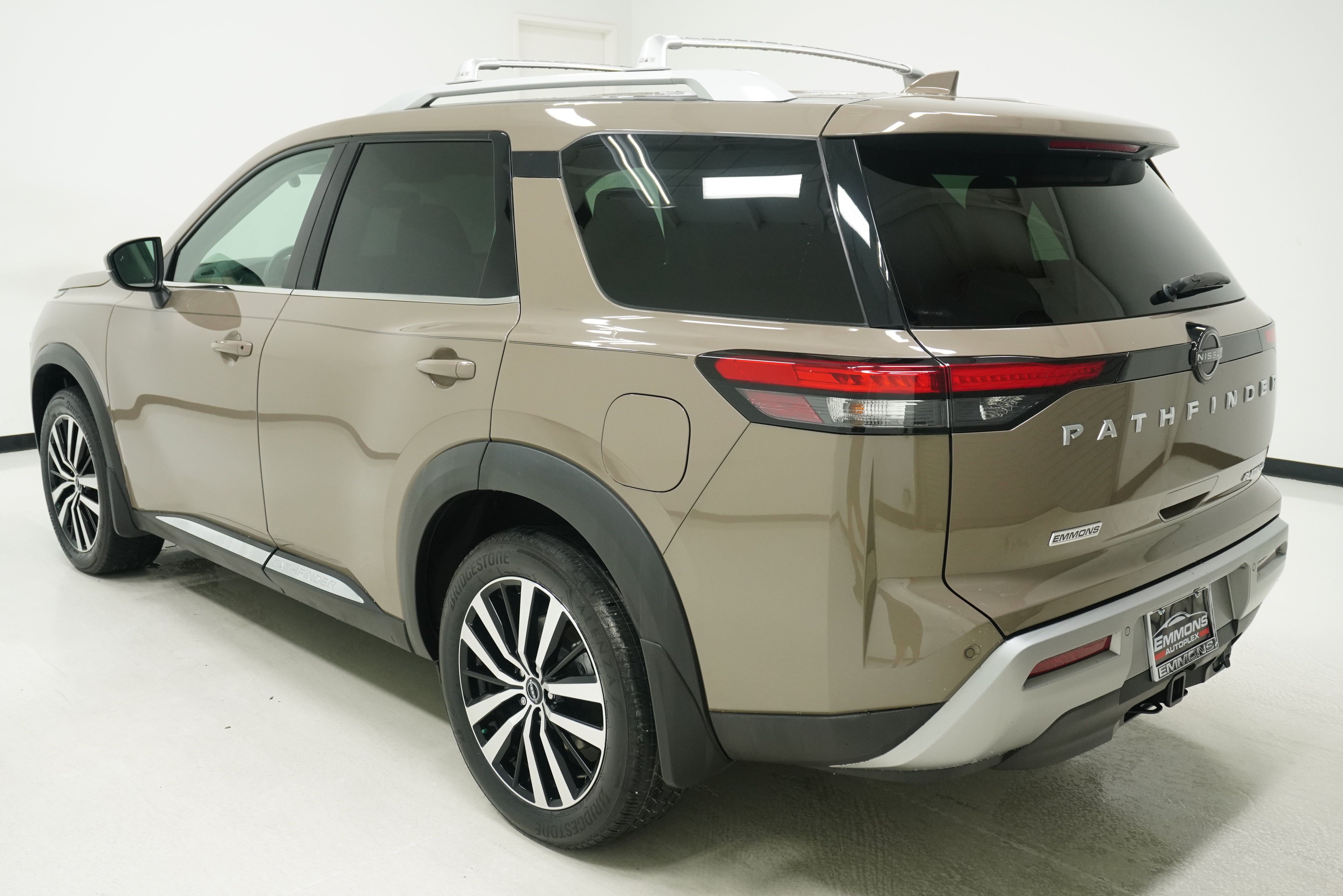 Used 2023 Nissan Pathfinder Platinum FWD image 6