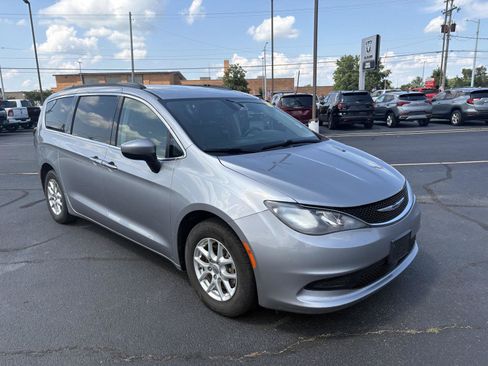 Used 2021 Chrysler Voyager Lxi FWD image 2