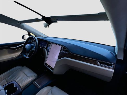 Used 2016 Tesla Model X 75D image 28