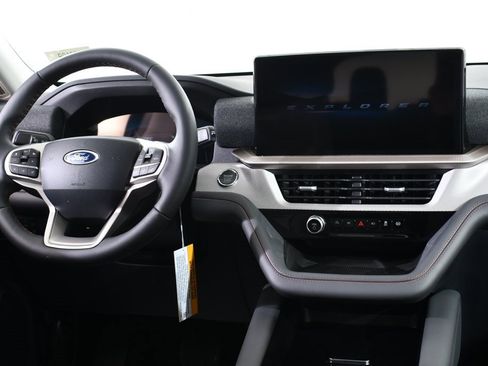 New 2025 Ford Explorer Active w/ Active Comfort Package image 8