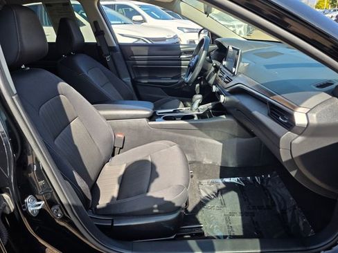 Used 2024 Nissan Altima 2.5 SV image 9