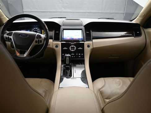 Used 2018 Ford Taurus Limited image 12