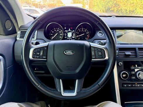 Used 2019 Land Rover Discovery Sport SE image 19