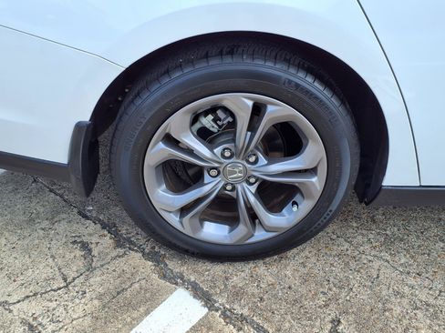 Used 2024 Honda Accord EX image 29