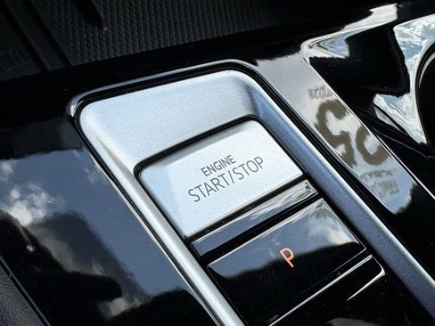 Used 2025 Volkswagen Atlas Cross Sport SEL R-Line image 18