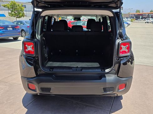 Used 2018 Jeep Renegade Latitude image 19