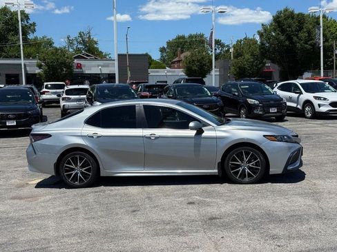 Used 2024 Toyota Camry SE FWD image 5