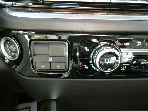 Certified 2025 GMC Sierra 1500 Elevation w/ Preferred Package image 25