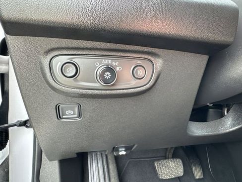 Certified 2022 GMC Terrain SLT w/ Infotainment Package II image 18